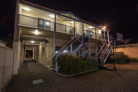 Port Lincoln Foreshore Apartments - Darwin Holiday 2
