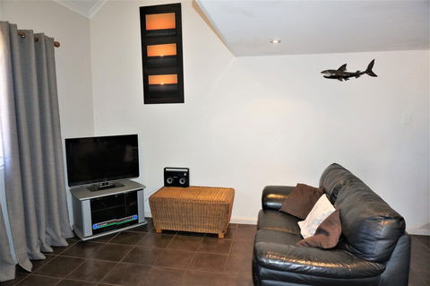 Osprey Holiday Village Unit 113 / 2 Bedroom - Darwin Holiday 6