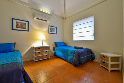 Osprey Holiday Village Unit 112 Vibrant 3 Bedroom Holiday Villa With A Pool In The Complex - Darwin Holiday 4