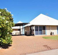 Osprey Holiday Village Unit 120 Colourful 3 Bedroom Holiday Villa with a Pool in the Complex - Darwin Holiday