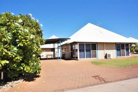 Osprey Holiday Village Unit 120 Colourful 3 Bedroom Holiday Villa With A Pool In The Complex - Darwin Holiday 0