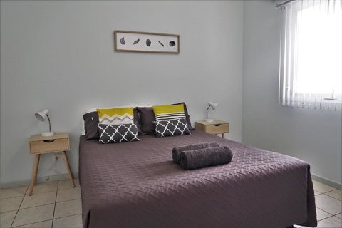 Osprey Holiday Village Unit 120 Colourful 3 Bedroom Holiday Villa With A Pool In The Complex - Darwin Holiday 2