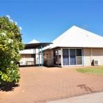 Osprey Holiday Village Unit 120 Colourful 3 Bedroom Holiday Villa With A Pool In The Complex - Darwin Holiday 1