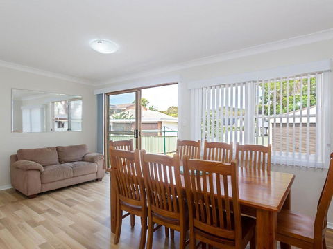 Sandy Shoal 46 Rigney Street Shoal Bay Beach Cottage With Aircon - Darwin Holiday 1