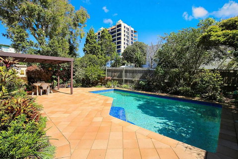 Eastbourne U4 80 Esplanade Golden Beach - Darwin Holiday 2