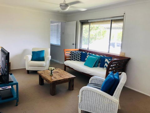 Coolum Classic Beach Shack Pet Friendly - Darwin Holiday 3