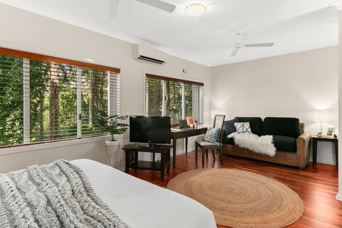 Belle Escapes - Poolside Apartment Alamanda Beachfront Resort 