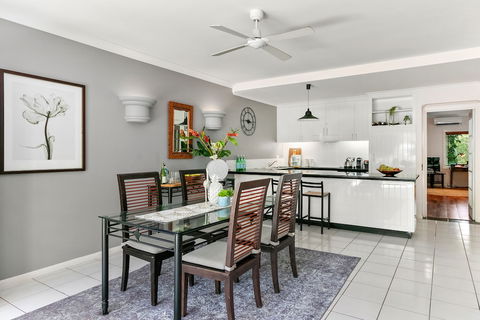 Belle Escapes - Poolside Apartment Alamanda Beachfront Resort 