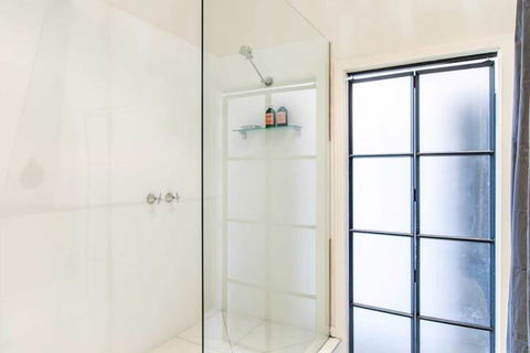 Stylish Warehouse Conversion In Heart Of Fitzroy - Darwin Holiday 5