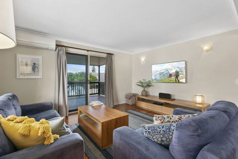 Sundance Pet Friendly Beach House In Peregian! 59 Lorikeet Drive - Darwin Holiday 2