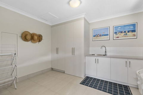 Sundance Pet Friendly Beach House In Peregian! 59 Lorikeet Drive - Darwin Holiday 1