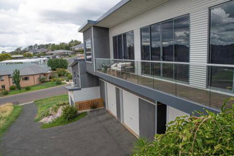 Five Bed Five Bath Five Star View 2 Mins To CBD Wentworth Estate - Darwin Holiday 5