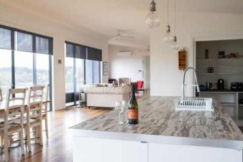 Five Bed Five Bath Five Star View 2 Mins To CBD Wentworth Estate - Darwin Holiday 3