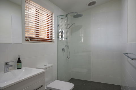 131 Your Vineyard Home In The Heart Of The Vale - Darwin Holiday 1