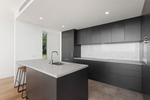Southpoint Brand New Home Oceanfront Views - Darwin Holiday 1