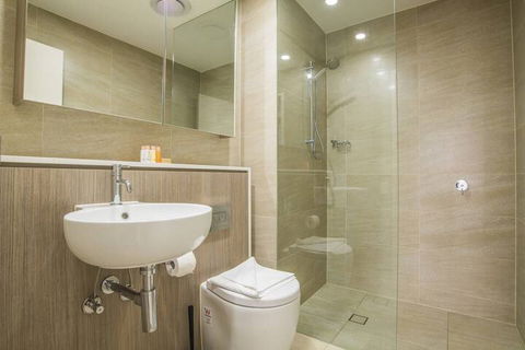 Bright & Modern! 2bed 2bath APT With Parking - Darwin Holiday 6