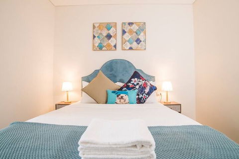 Bright & Modern! 2bed 2bath APT With Parking - Darwin Holiday 2