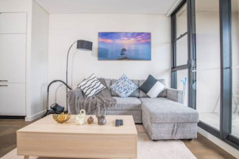Bright & Modern! 2bed 2bath APT With Parking - Darwin Holiday 0