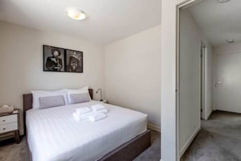 Spacious 2 Bedroom Inner City Townhouse With Private Rooftop - Darwin Holiday 0