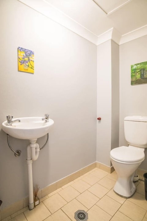 Rustic Hardwood 2 Bedroom Apartment In Randwick - Darwin Holiday 6