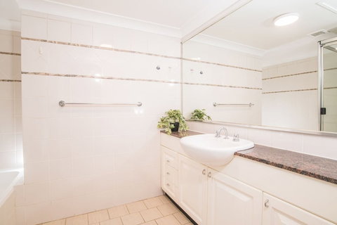 Rustic Hardwood 2 Bedroom Apartment In Randwick - Darwin Holiday 4