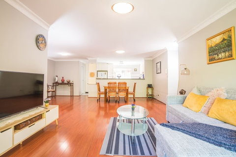Rustic Hardwood 2 Bedroom Apartment In Randwick - Darwin Holiday 3