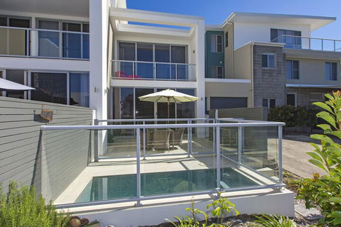 Waves On Kamala 13 - Darwin Holiday 2