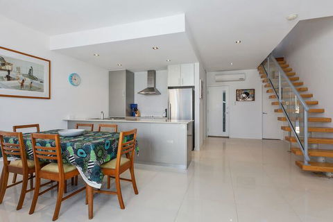 Waves On Kamala 13 - Darwin Holiday 6