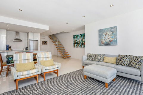 Waves On Kamala 13 - Darwin Holiday 7