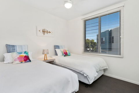 Waves On Kamala 13 - Darwin Holiday 4