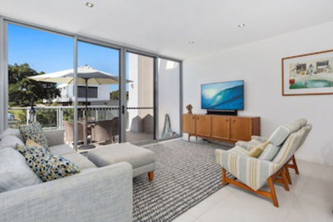 Waves On Kamala 13 - Darwin Holiday 0