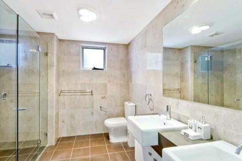 Catalina Luxury 9 - Darwin Holiday 6