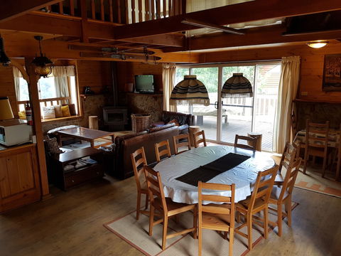 Alpine Stag Lodge House - Darwin Holiday 3