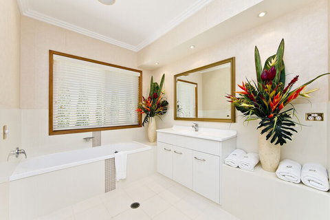 One Mile Mansion - Darwin Holiday 6