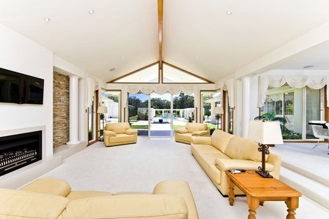 One Mile Mansion - Darwin Holiday 7