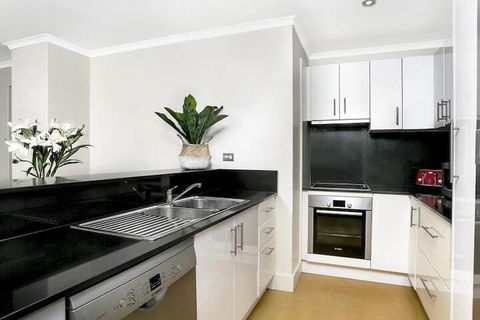 Sought After CBD Location YORK5 - Darwin Holiday 7