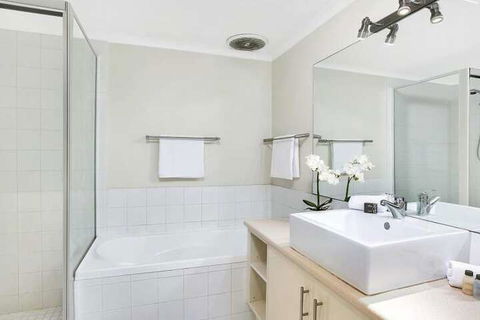 Sought After CBD Location YORK5 - Darwin Holiday 2