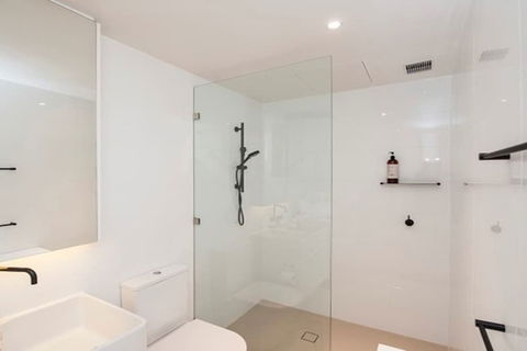 Luxury Studio With Parking In Woolloomooloo WMLOO - Darwin Holiday 2