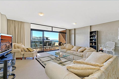 Crystal Views 24 - Darwin Holiday 2