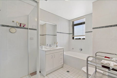 Crystal Views 24 - Darwin Holiday 6