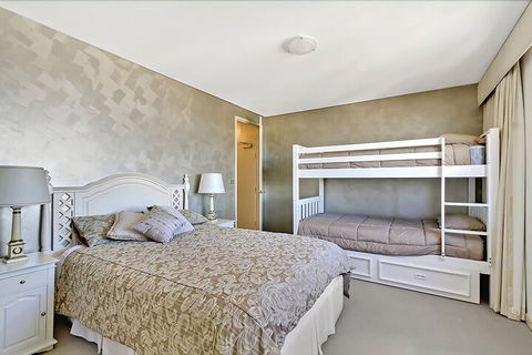 Crystal Views 24 - Darwin Holiday 3