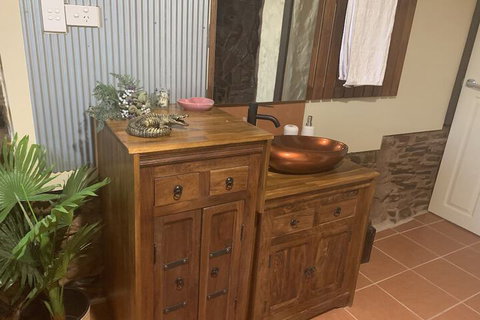 Di's Dugouts - Darwin Holiday 6