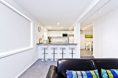 Dolphins Apartment - Darwin Holiday 6