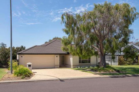 Macs Manor - Darwin Holiday 0