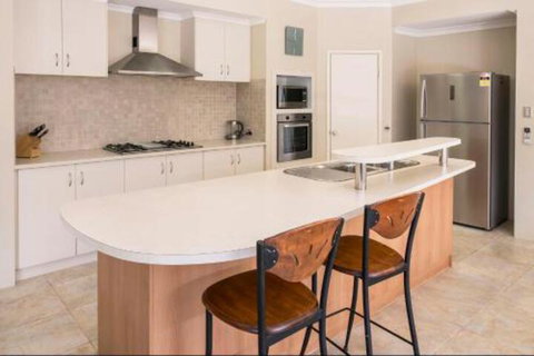 Macs Manor - Darwin Holiday 6