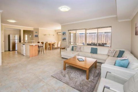 Macs Manor - Darwin Holiday 4