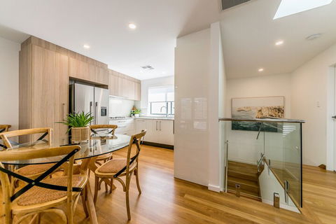 Sandcastle, 26a Winsor Street - Darwin Holiday 6