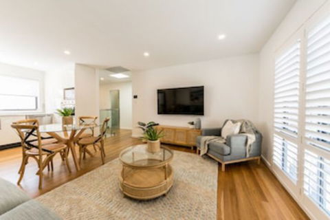 Sandcastle, 26a Winsor Street - Darwin Holiday 0