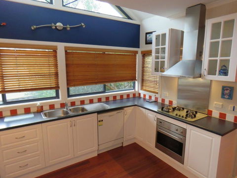 29 Church St. Cowes Large Holiday House Close To Shops & Beach - Darwin Holiday 4