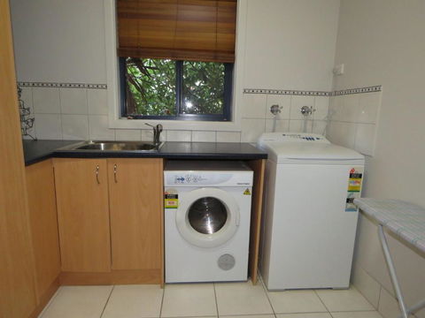 29 Church St. Cowes Large Holiday House Close To Shops & Beach - Darwin Holiday 2